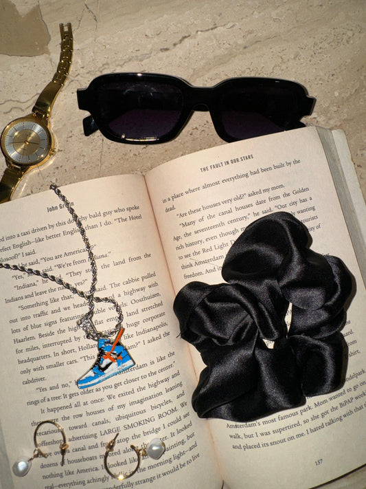 MINIMALISTIC SCRUNCHIES